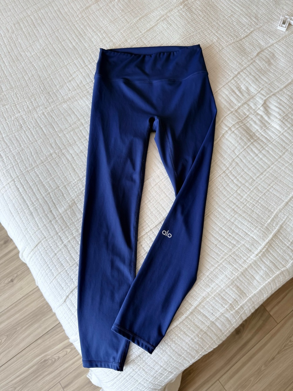 Alo Airlift High-Waist 7/8 Leggings (seam-reduced front design)